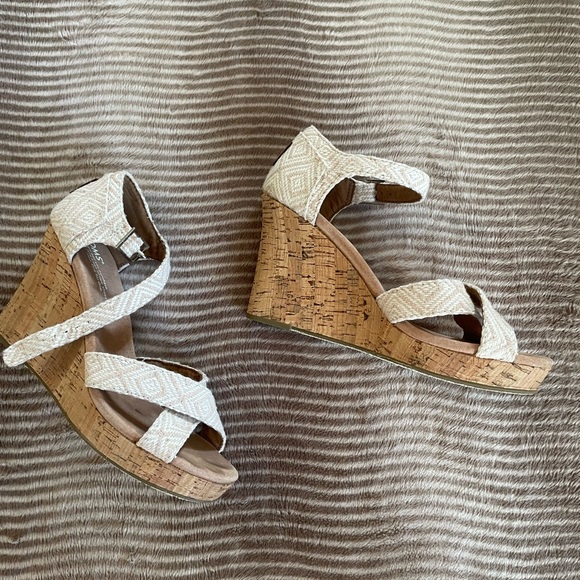 Toms Sienna Woven Cork Wedge Sandals - Picture 4 of 11